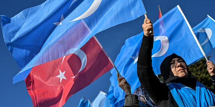 تليجراف: تركيا تسلم الأويغور للصين عبر طاجيكستان