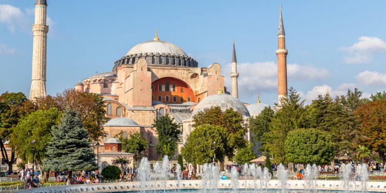 الكنيسة البلغارية الأرثوذكسية تدعو للحفاظ على آيا صوفيا متحفًا