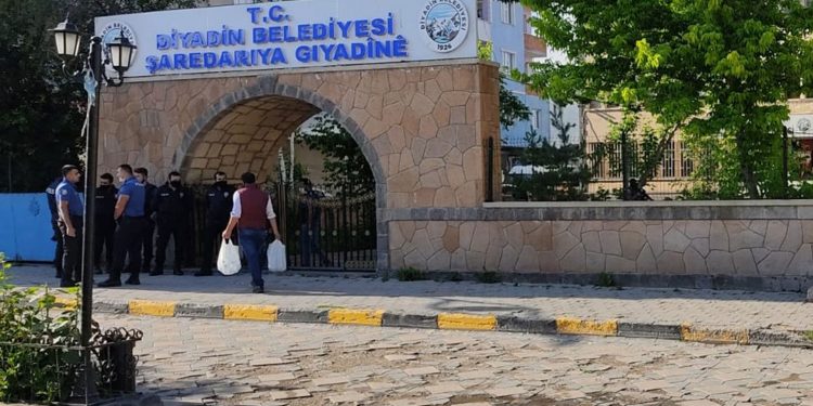 تركيا.. اعتقال رئيسة بلدية كردية وتعيين وصي عليها