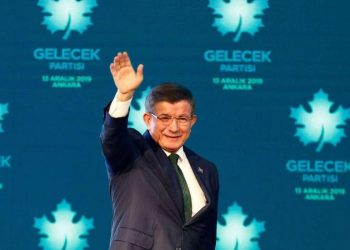 نزيف استقالات شديد بحزب أردوغان والمستفيد داود اوغلو