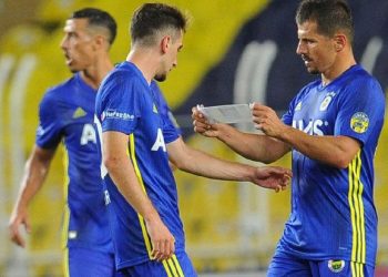 قائد فريق فنربهشة التركي يودع كرة القدم