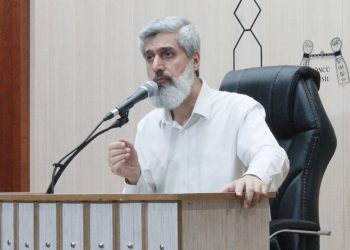 شيخ تركي يتهم قناة موالية لأردوغان بنصب فخ لوالدة طالب عسكري