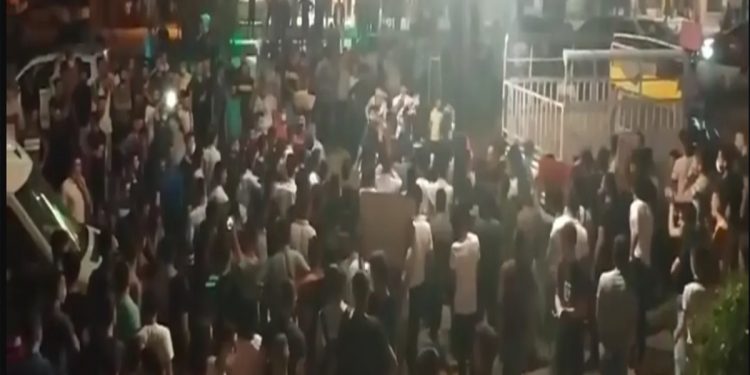 تركيا.. أهالي شرناق بالشارع بعد اعتداء ضابط جنسيًا على طفل