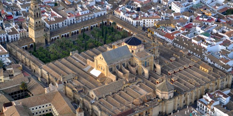 حاكم الشارقة يطالب بإرجاع مسجد قرطبة في إسبانيا للمسلمين