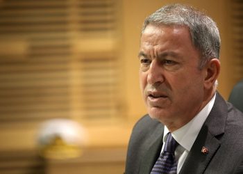 وزير دفاع تركيا يلمح إلى تغيير موقف أنقرة من منظومة S 400 الروسية