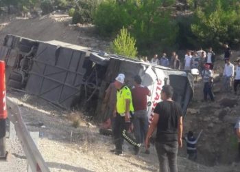 تركيا.. 5 جنود يفقدون حياتهم وإصابة 10 آخرين بانقلاب حافلة