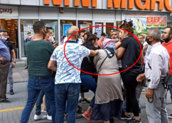 فيديو.. مشاجرة نسائية على قارعة الطريق والسبب رجل!