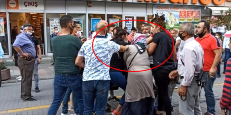 فيديو.. مشاجرة نسائية على قارعة الطريق والسبب رجل!