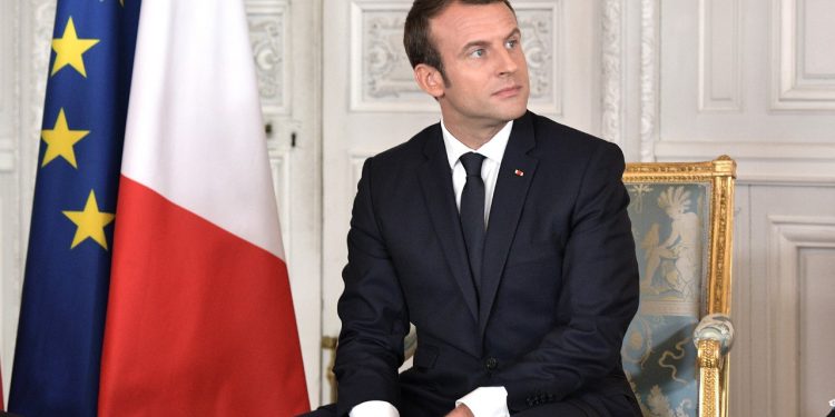 تركيا ترد على ماكرون.. وتتهم فرنسا بـ”عدم الحيادية”