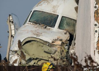 انشطار طائرة هندية لدى هبوطها وسقوط ضحايا