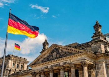 ألمانيا تمدد حظر السفر إلى 160 دولة من بينها تركيا