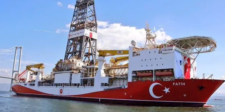 خبير طاقة يحرج أردوغان: تركيا تنقب عن النفط بمعاونة شركات أجنبية