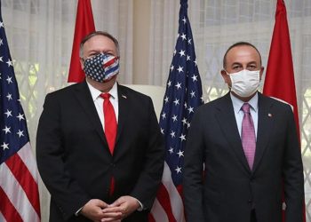 تشاوش أوغلو: جو بايدن “جاهل” يتجاوز الحدود