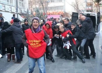 تركيا.. اعتقال مفصولين تعسفيًا طالبوا بالعودة لوظائفهم!