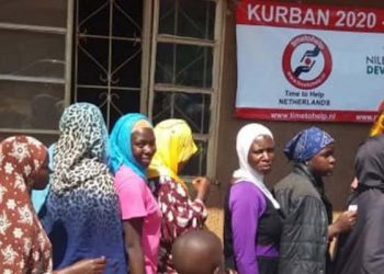 حركة الخدمة توزع لحوم 1200 رأس أضحية في أوغندا