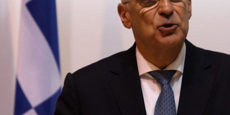 وزير الخارجية اليوناني: آمل أن تعود تركيا إلى المنطق