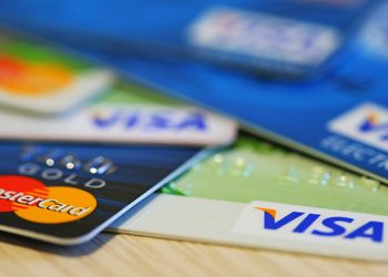 صحفي: الشعب التركي يعيش على قروض المستهلك وبطاقات الائتمان