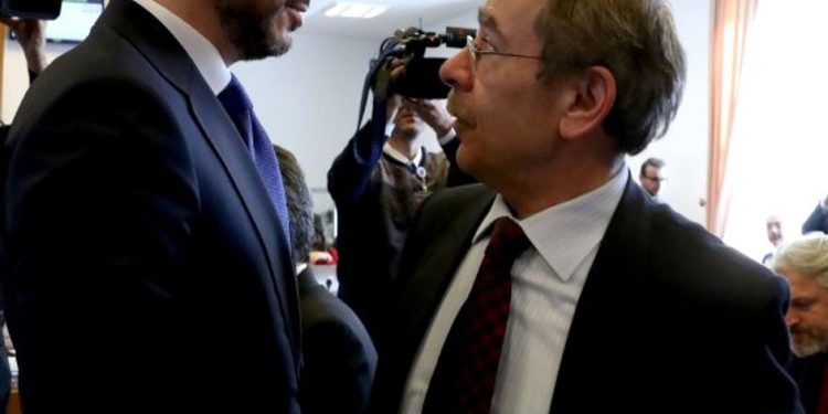 قيادي سابق بالحزب الحاكم: اقتصاد تركيا تتحكم به أسرة