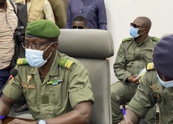 قادة الانقلاب في مالي يعتزمون تنصيب “رئيس انتقالي”