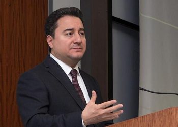 باباجان: أردوغان يحمل الأجيال القادمة ديونا بقيمة 60 مليار دولار