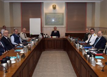 وزير الدفاع التركي يهاجم اليونان في اجتماع خطير