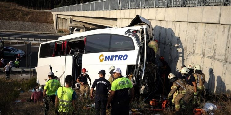 تركيا.. 5 قتلى و25 مصابًا في حادث مروع على الطريق