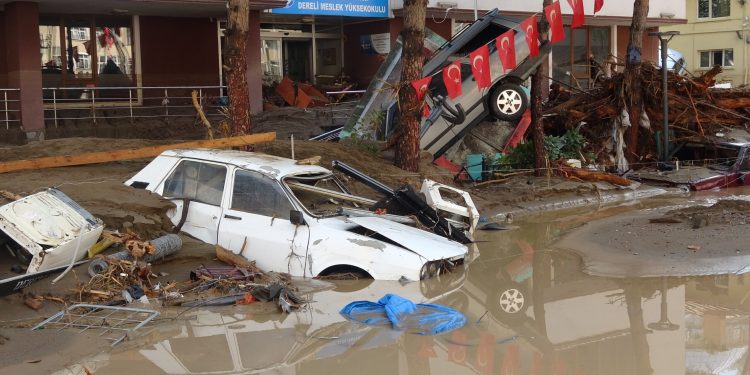 ارتفاع عدد ضحايا سيول جيراسون شمال تركيا