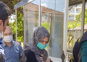 تركيا.. معتقلة مصابة بنزيف في المخ والقيود في يدها!