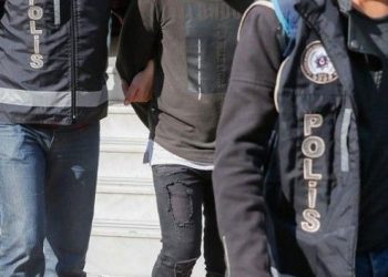 تركيا.. اعتقال 34 عسكريًا في إزمير