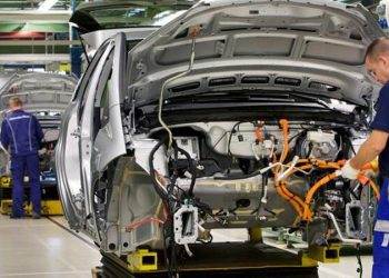 تركيا.. إنتاج وتصدير السيارات والإلكترونيات في تراجع