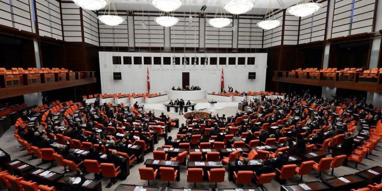 فساد بملايين الليرات في برلمان تركيا