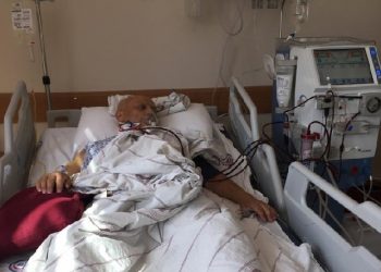 فقد النطق.. صحفي تركي تطورت إصابته بالسرطان في السجن