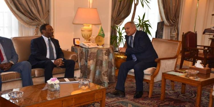 أبو الغيط يبحث مع رئيس الصومال دعم الجامعة العربية