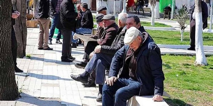 أنقرة تفرض حظر تجوال على كبار السن