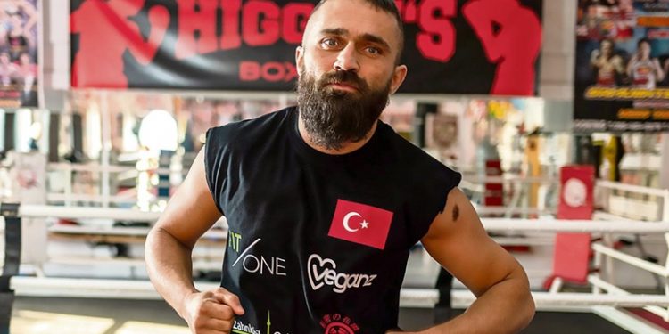 المصارع أونسال أريك: أنصار أردوغان هم قتلتي!