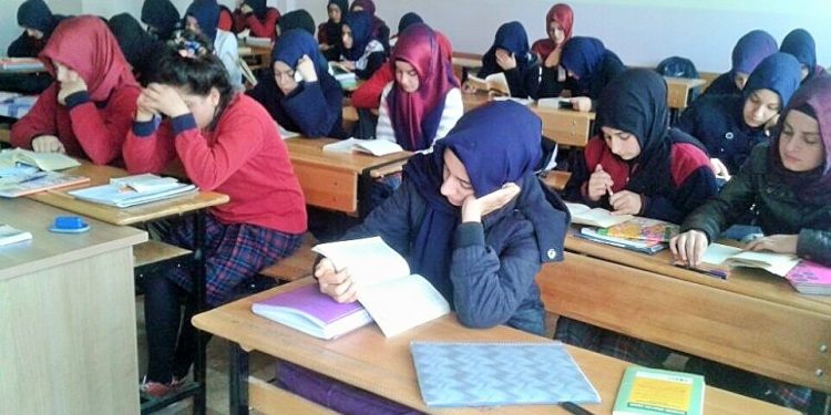 73% من طلاب المدارس الدينية في تركيا نادمون!