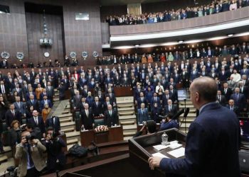 أردوغان: خلافاتنا الداخلية يجب ألا تتخطى جدران الحزب