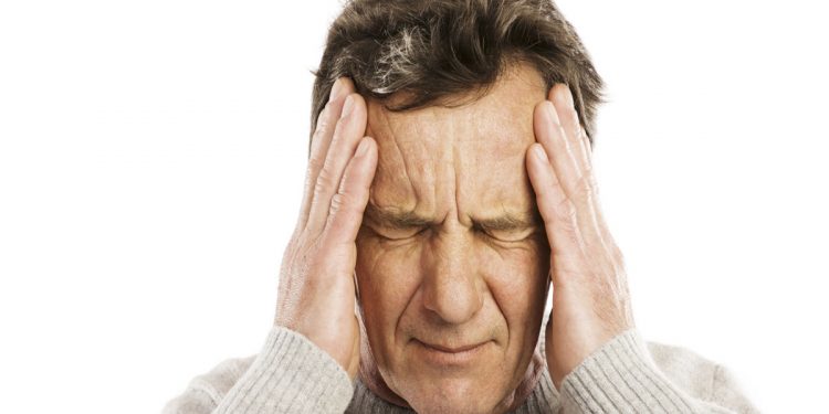 هل تصاب بالدوار عن الاستيقاظ؟ إليك الأسباب