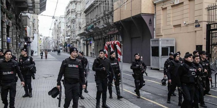 مذكرات اعتقال تركية بحق 82 شخصا تظاهروا قبل 6 سنوات