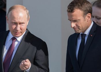 كاتب تركي: بوتين وماكرون يشعلان الصراع الأرمني والقبرصي مع تركيا