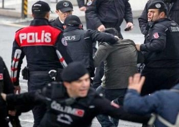 تركيا.. اعتقال 6 طلاب عسكريين مفصولين