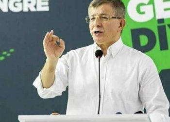 داود أوغلو يدعو أردوغان لمناظرة تلفزيونية