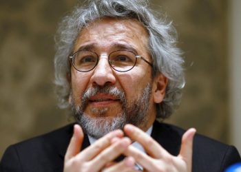 أكثر من 500 زميل يتضامنون مع الصحفي جان دوندار