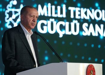 أردوغان يسخر من الشعب.. افتتاح 300 مصنع في يوم واحد!