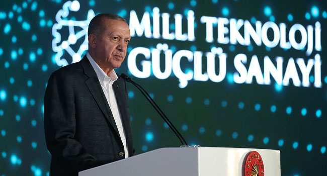 أردوغان يسخر من الشعب.. افتتاح 300 مصنع في يوم واحد!