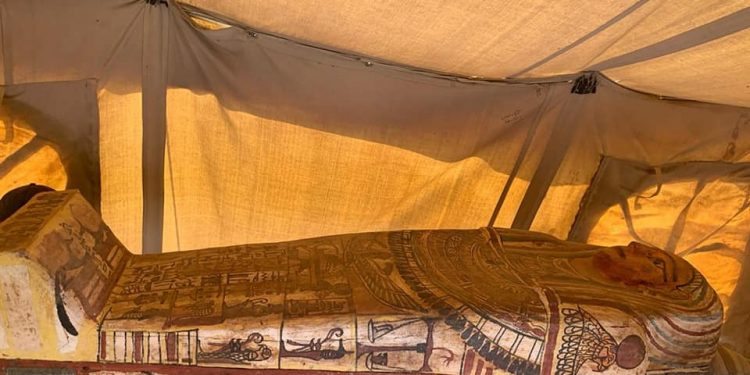 عمرها 2500 عام.. مصر تعلن اكتشاف المزيد من التوابيت الفرعونية