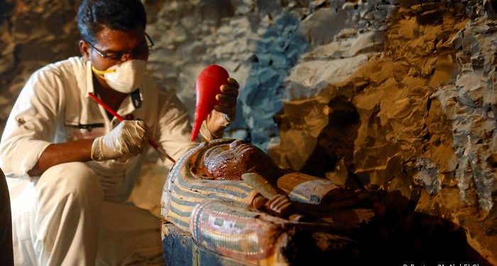 مصر تعلن العثور على توابيت فرعونية عمرها أكثر من 2500 عام
