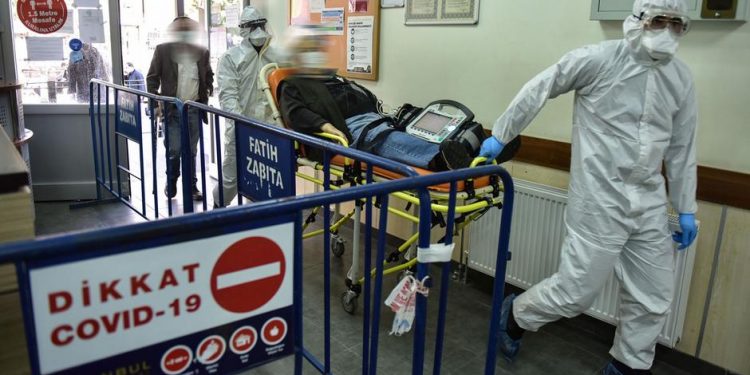 تركيا تسجل قفزة كبيرة في أعداد الوفيات بفيروس كورونا