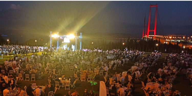 تركيا.. تجاهل إجراءات كورونا بزفاف نجل برلماني عن الحزب الحاكم