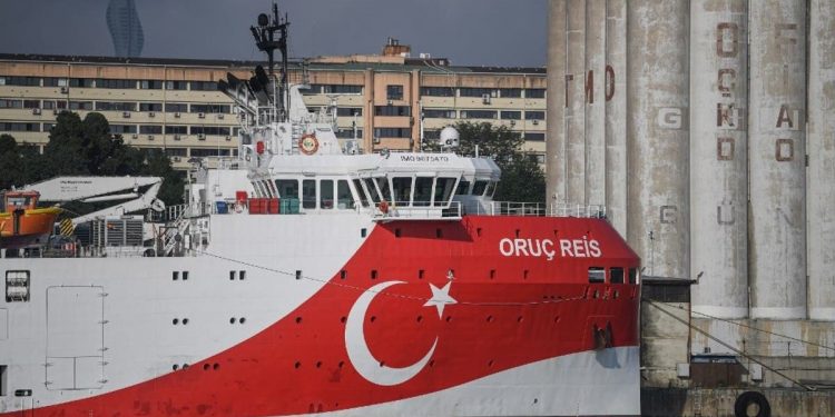 تركيا تغازل اليونان.. وتكشف “سبب” سحب سفينة المسح
